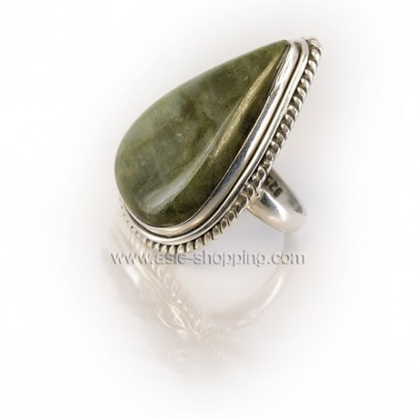 Bague du Népal en argent et labradorite